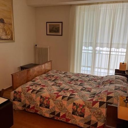 Spacious And Sunny Appartment In Cholargos Athen Eksteriør bilde