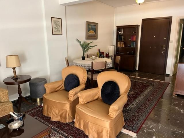 Spacious And Sunny Appartment In Cholargos Athen Eksteriør bilde